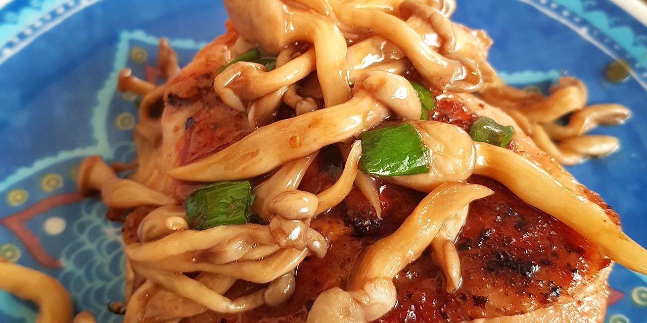 Sobrecoxa-com-Shimeji-patyayres-nutricionista-cetogenica-em-sao-paulo Sobrecoxa-com-Shimeji-patyayres-nutricionista-cetogenica-em-sao-paulo