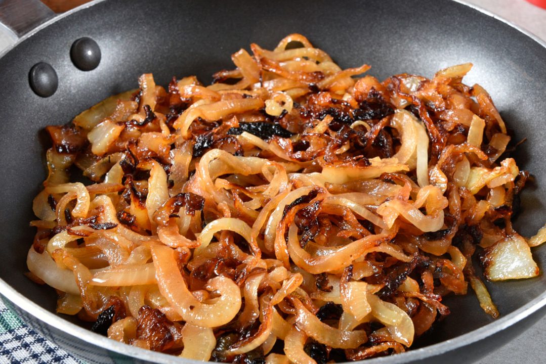 Cebola-Caramelizada-no-Urucum Cebola-Caramelizada-no-Urucum