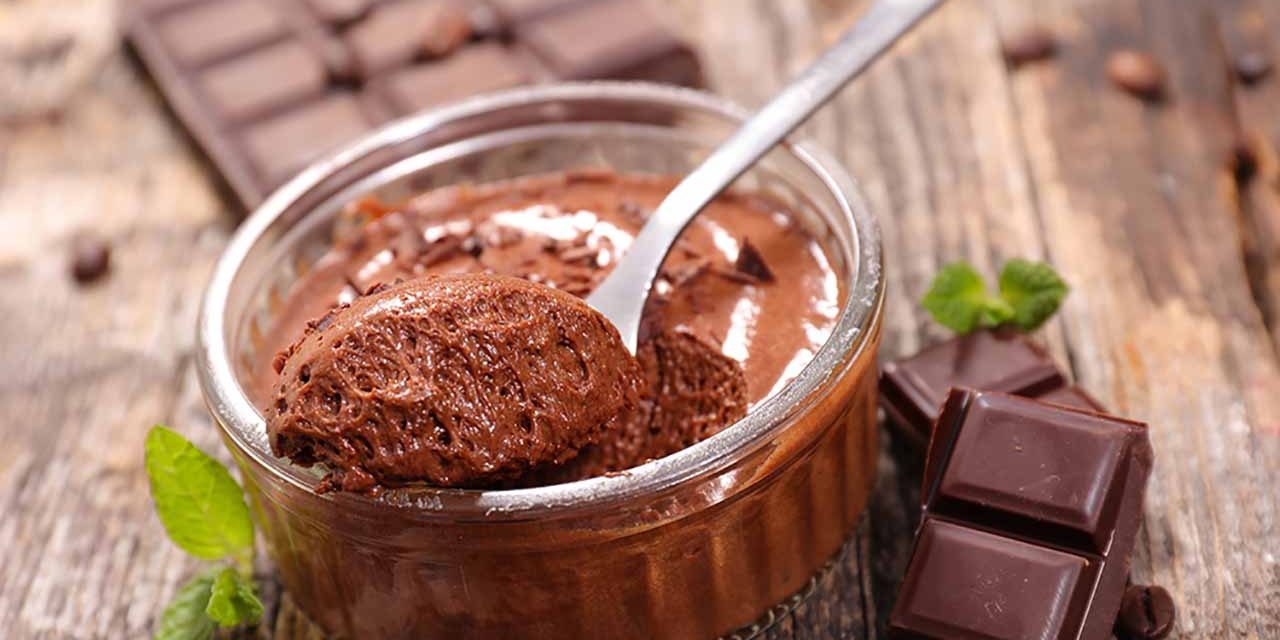 Receita de Mousse de Chocolate Amargo e Vinho Tinto Receita de Mousse de Chocolate Amargo e Vinho Tinto