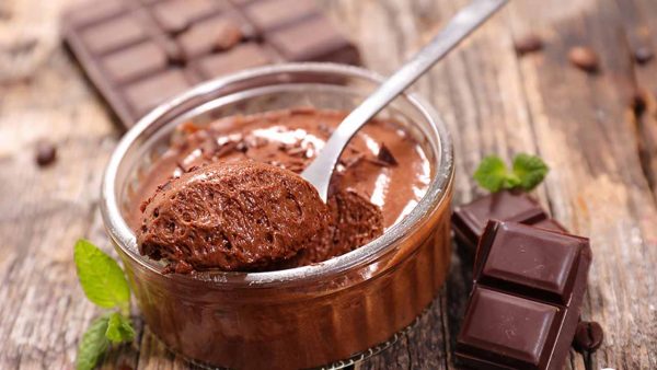 Receita de Mousse de Chocolate Amargo e Vinho Tinto Receita de Mousse de Chocolate Amargo e Vinho Tinto