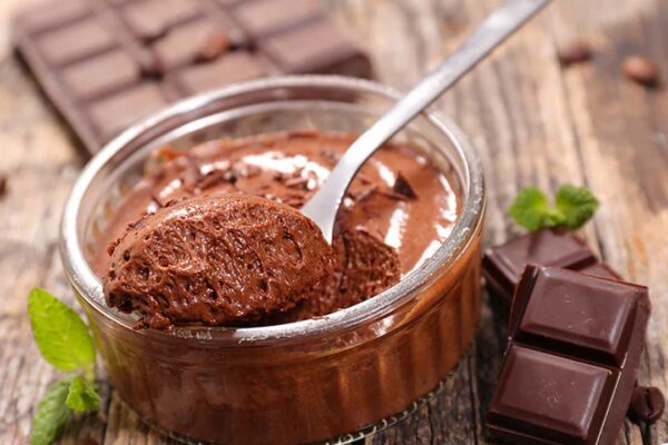Receita de Mousse de Chocolate Amargo e Vinho Tinto Receita de Mousse de Chocolate Amargo e Vinho Tinto