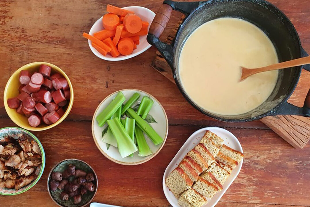 Fondue de queijo low carb: receita simples e acompanhamentos Fondue de queijo low carb: receita simples e acompanhamentos