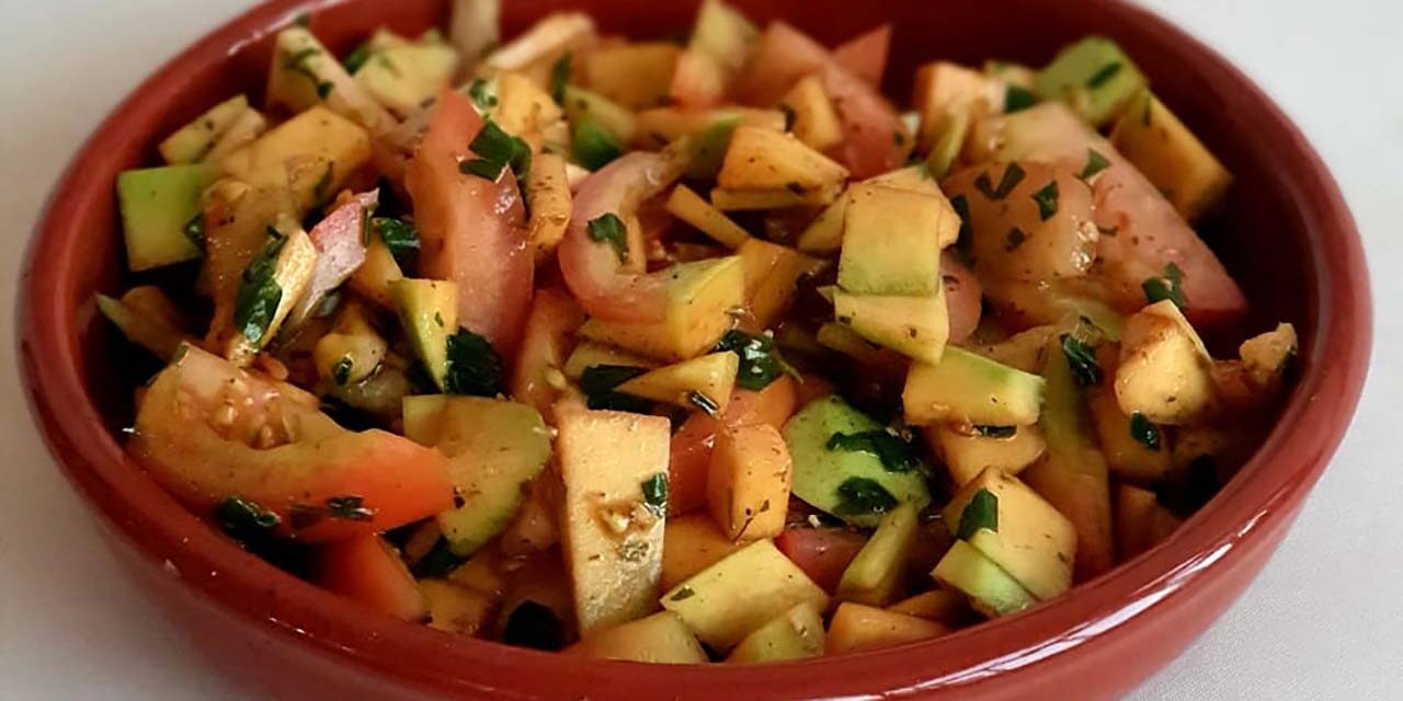 Paty Ayres – Receita de Salada de Manga Verde Paty Ayres - Receita de Salada de Manga Verde