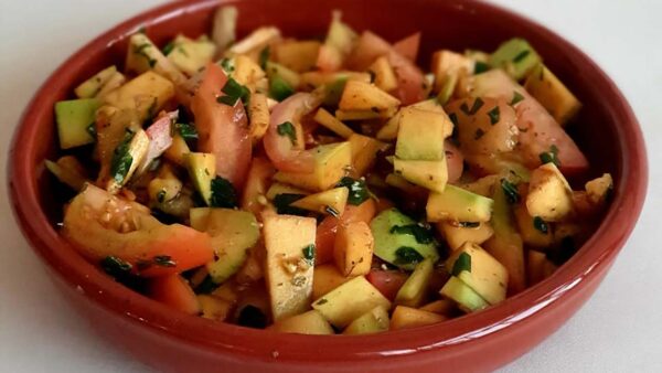 Paty Ayres – Receita de Salada de Manga Verde Paty Ayres - Receita de Salada de Manga Verde