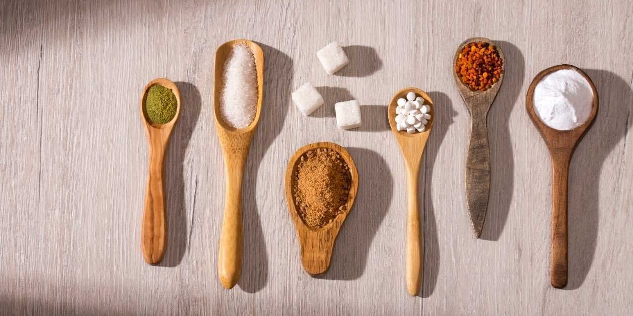 Adoçantes ou Edulcorantes Adoçantes ou Edulcorantes - Por Paty Ayres, Nutricionista