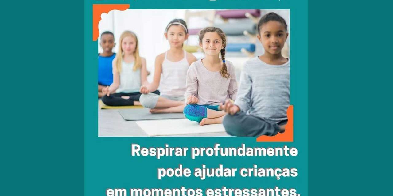 Imagem de Crianças praticando Yoga. Por Paty Aytes