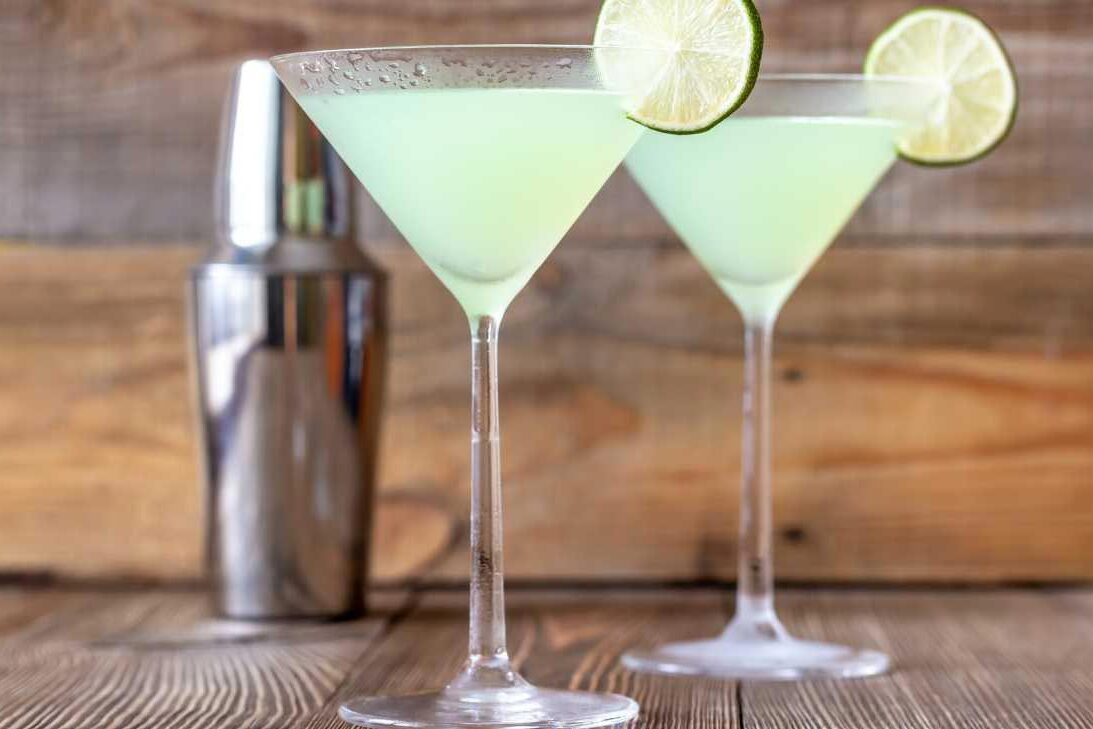 Receita de Daiquiri Imagem de duas taças com drink Daiquiri - Receita por Paty Ayres