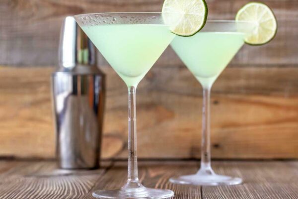 Receita de Daiquiri Imagem de duas taças com drink Daiquiri - Receita por Paty Ayres