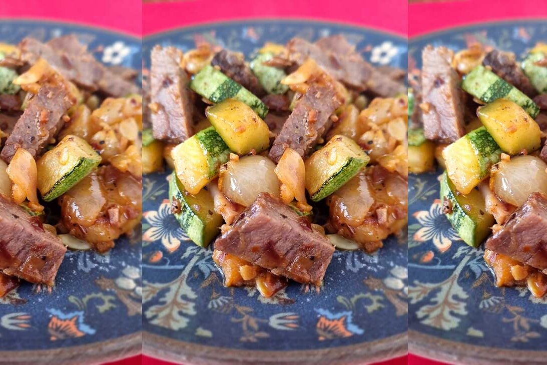 Imagem de prato contendo um mexido de legumes com carnes picadas