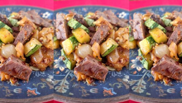 Imagem de prato contendo um mexido de legumes com carnes picadas